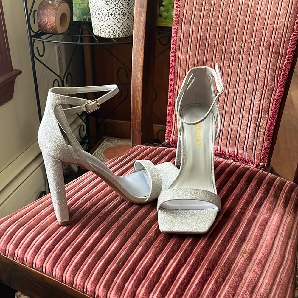 Shimmering 4" Dream Pairs Chunky Heels